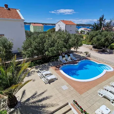 2 Bedroom Amazing In Rab Appartamento