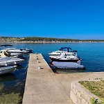 Lovely In Rab With Wifi Apartman Rab Town