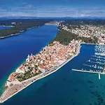 Lovely In Rab With Wifi Rab Town