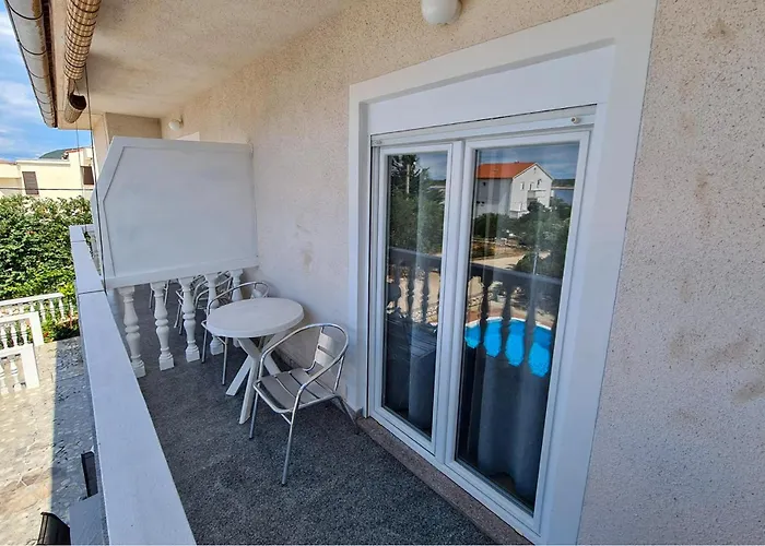 2 Bedroom Amazing In Rab アパート ラブ