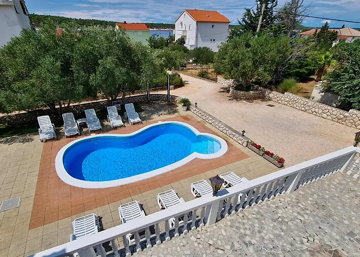2 Bedroom Amazing In Rab アパート *